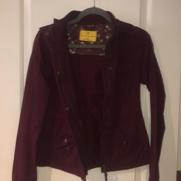 Red jacket - Picture 4 of 4